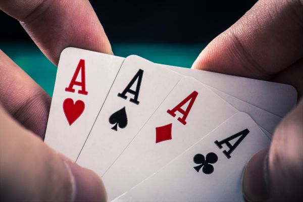 「トランプ 遊び ポーカーの魅力とルールを解説！」