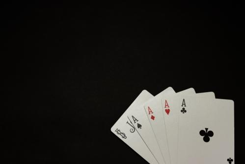 ポーカー役「ペア」の魅力と戦略